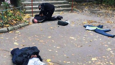 За крадіжку сумки двом хмельничанам загрожує до шести років за ґратами