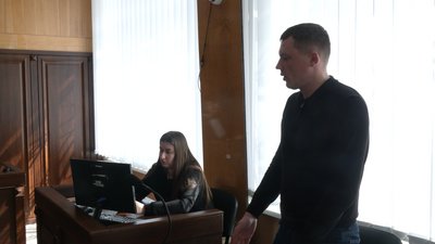 Вбили та поїхали купувати BMW: у Чернігові продовжують слухати справу вбивства родини Череванів Вбили та поїхали купувати BMW: у Чернігові продовжують слухати справу вбивства родини Череванів