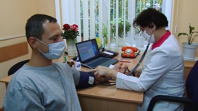 Донори здають кров у Полтавській обласній станції переливання крові Донори здають кров у Полтавській обласній станції переливання крові