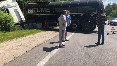 Поблизу села Зарічани на Житомирщині сталася дорожньо-транспортна пригода з потерпілими Поблизу села Зарічани на Житомирщині сталася дорожньо-транспортна пригода з потерпілими