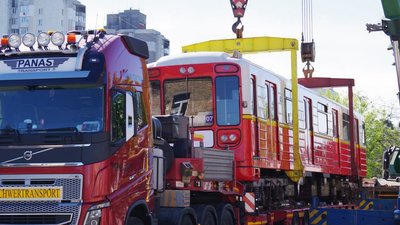 Ще шість вагонів для метро пирибули до Києва