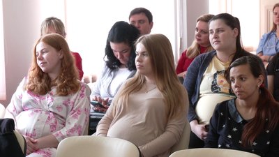 "Ой, щоб ти не плакав": породіль вчили співати колискові у Рівненському перинатальному центрі "Ой, щоб ти не плакав": породіль вчили співати колискові у Рівненському перинатальному центрі