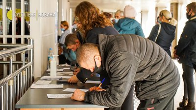 В Україні відкрили 12 пунктів вакцинації на вокзалах, на черзі – аеропорти В Україні відкрили 12 пунктів вакцинації на вокзалах, на черзі – аеропорти