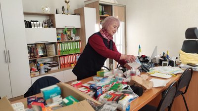 У Тернополі волонтери, школярі і студенти збирають ліки для військових