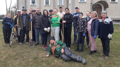 На Івано-Франківщині під час екологічної акції висадили 100 ялинок На Івано-Франківщині під час екологічної акції висадили 100 ялинок
