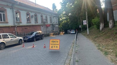 У Чернівцях через ДТП перекрили рух однією з вулиць
