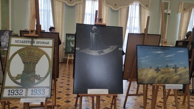 У Києві відкрилася виставка "Голодомор: очима українських художників" У Києві відкрилася виставка "Голодомор: очима українських художників"