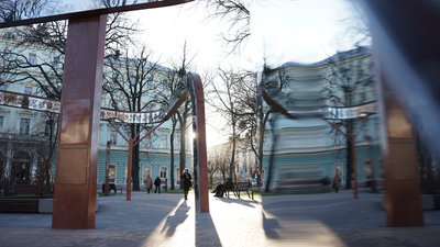 "У центрі — комір чоловічої вишиванки". Архітектори розповіли про дизайн скверу в Чернівцях "У центрі — комір чоловічої вишиванки". Архітектори розповіли про дизайн скверу в Чернівцях