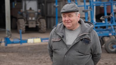 Пенсіонери-трактористи замість мобілізованих працівників: у фермерському господарстві на Чернігівщині стартує посівна Пенсіонери-трактористи замість мобілізованих працівників: у фермерському господарстві на Чернігівщині стартує посівна