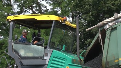 Без ремонту 40 років: на Черкащині відновлюють дорогу Без ремонту 40 років: на Черкащині відновлюють дорогу