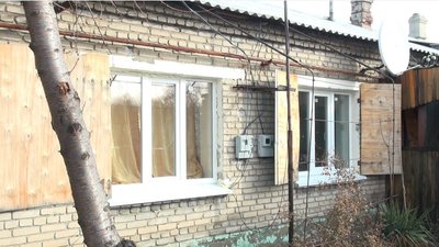 "Можуть дивитися на світ по іншому". Жителям прифронтового Зайцевого встановили вікна "Можуть дивитися на світ по іншому". Жителям прифронтового Зайцевого встановили вікна