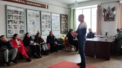 На Тернопільщині учні знімають відео, щоб популяризувати громаду у соцмережах На Тернопільщині учні знімають відео, щоб популяризувати громаду у соцмережах
