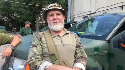 Тернопільські волонтери передали на передову чотири автомобілі Тернопільські волонтери передали на передову чотири автомобілі