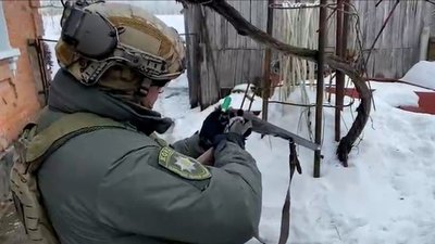 Під час обшуку погрожував рушницею: на Вінниччині затримали чоловіка Під час обшуку погрожував рушницею: на Вінниччині затримали чоловіка