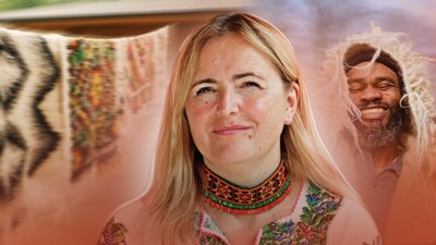 Майстриня Руслана Гончарук тче ліжники ті ґуні