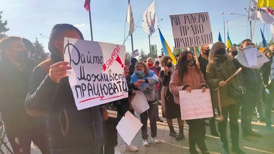 Ресторатори у Запоріжжі долучилися до Всеукраїнської акції протесту проти карантину вихідного дня