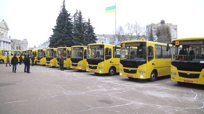 Школи Житомирщини отримали 16 нових автобусів Школи Житомирщини отримали 16 нових автобусів