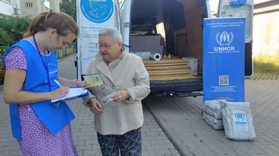 "Наче землю вивертало": жителі пошкоджених квартир розповіли про російський удар по Сумах "Наче землю вивертало": жителі пошкоджених квартир розповіли про російський удар по Сумах