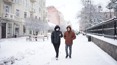 сніг на вулиці Кобилянської сніг на вулиці Кобилянської