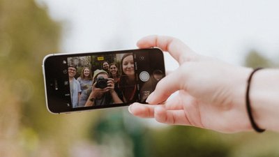 Норвезьких блогерів змусили позначати відретушовані фото, на яких, зокрема, збільшені губи та м'язи