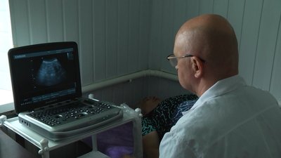 На Хмельниччині працює виїзна медична бригада: куди виїжджають і чому