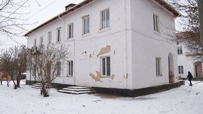 Одна черга на всіх: у Щастинській лікарні людей з підозрою на ковід приймають разом з іншими хворими Одна черга на всіх: у Щастинській лікарні людей з підозрою на ковід приймають разом з іншими хворими