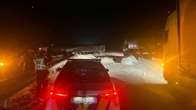 ДТП на житомирській трасі: рух автотранспорту патрулює поліція