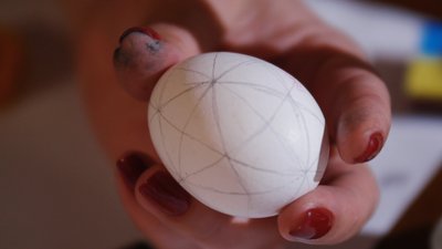 Як розписати буковинську писанку "40 клинців" — інструкція від майстрині Як розписати буковинську писанку "40 клинців" — інструкція від майстрині
