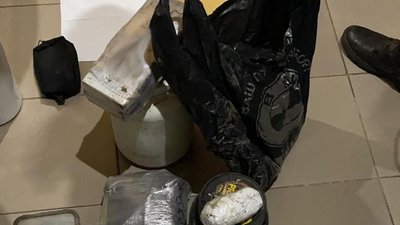 На Житомирщині правоохоронці викрили канал постачання наркотиків ув'язненим до виправної колонії На Житомирщині правоохоронці викрили канал постачання наркотиків ув'язненим до виправної колонії