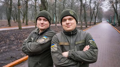 "Війна зміцнила стосунки". Історії кохання нацгвардійців-близнюків з Кропивницького "Війна зміцнила стосунки". Історії кохання нацгвардійців-близнюків з Кропивницького