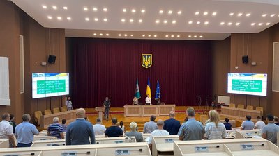 У Сумах підприємці прийшли на сесію з вимогою змінити карантинні обмеження У Сумах підприємці прийшли на сесію з вимогою змінити карантинні обмеження
