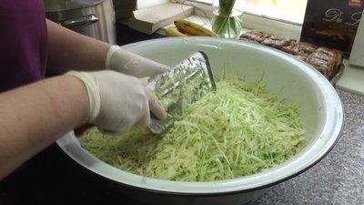 На Житомирщині готують їжу для українських захисників На Житомирщині готують їжу для українських захисників