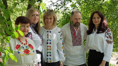 У Вінниці провели благодійну фотосесію у вишиванках У Вінниці провели благодійну фотосесію у вишиванках
