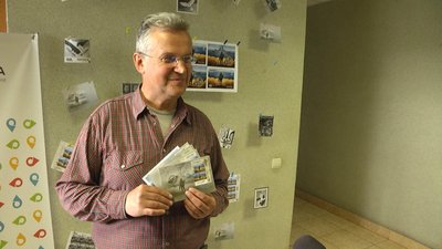 Ігор Западенко придбав марки для експозиції заповідника "Межибіж". Ігор Западенко придбав марки для експозиції заповідника "Межибіж".