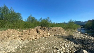 Сільську раду на Прикарпатті запідозрили у вивезенні гравію Сільську раду на Прикарпатті запідозрили у вивезенні гравію