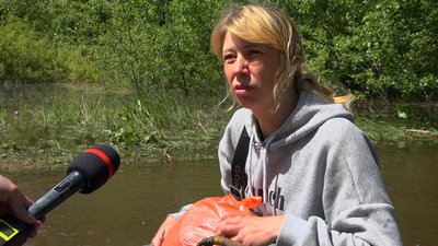 Уплав, пішки вбрід, на човнах та трактором: як у повінь доїхати до Чернігова Уплав, пішки вбрід, на човнах та трактором: як у повінь доїхати до Чернігова