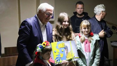 Не боявся тривоги, був без бронежилета: що про візит Штайнмаєра говорять у Корюківці