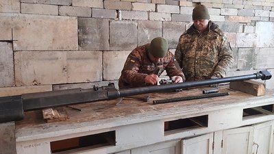 "Лікування" машин з передової. Як на Луганщині ремонтують техніку для військових "Лікування" машин з передової. Як на Луганщині ремонтують техніку для військових