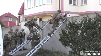 Миколаївські поліцейські затримали чотирьох людей, підозрюваних у розбійних нападах