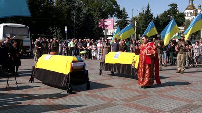 У Рівному попрощались із військовими Юрієм Лавренчуком та Миколою Назарчуком У Рівному попрощались із військовими Юрієм Лавренчуком та Миколою Назарчуком
