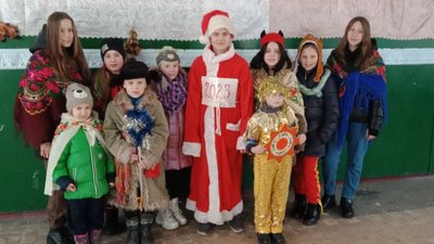 У громаді на Житомирщині працівники культури місяць колядували та щедрували, збираючи гроші для ЗСУ У громаді на Житомирщині працівники культури місяць колядували та щедрували, збираючи гроші для ЗСУ
