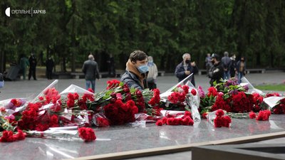 9 травня на Меморіалі Слави у Харкові — фоторепортаж 9 травня на Меморіалі Слави у Харкові — фоторепортаж