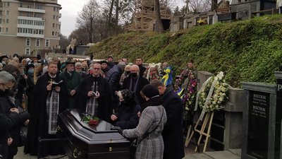 У Львові попрощалися із режисером Романом Віктюком У Львові попрощалися із режисером Романом Віктюком