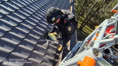 На Харківщині піротехніки ДСНС вилучили бойову частину безпілотника