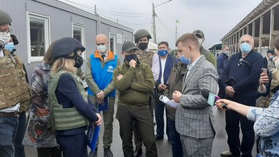 КПВВ "Станиця Луганська" відвідала прем’єрка Естонії