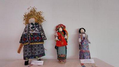 Ляльки-мотанки дев’яти закарпатських майстринь виставили в ужгородському скансені Ляльки-мотанки дев’яти закарпатських майстринь виставили в ужгородському скансені