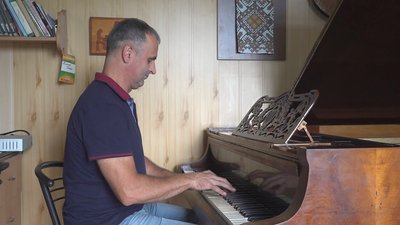 Інтерактивний музей музичних інструментів зібрав мешканець Тернопільщини