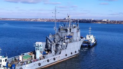 У Миколаєві розвели мости: на ремонт зайшов військовий корабель. У Миколаєві розвели мости: на ремонт зайшов військовий корабель.