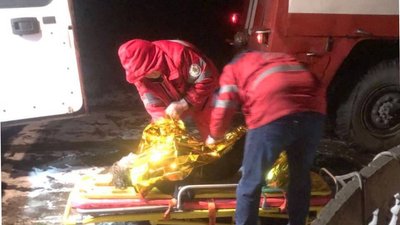 У селі на Житомирщині рятувальники надали допомогу 70-річній жінці, яка впала у криницю