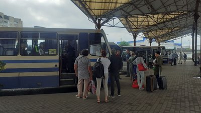 Тимчасовий міст між Луцьком та Львовом: як їздять автобуси Тимчасовий міст між Луцьком та Львовом: як їздять автобуси